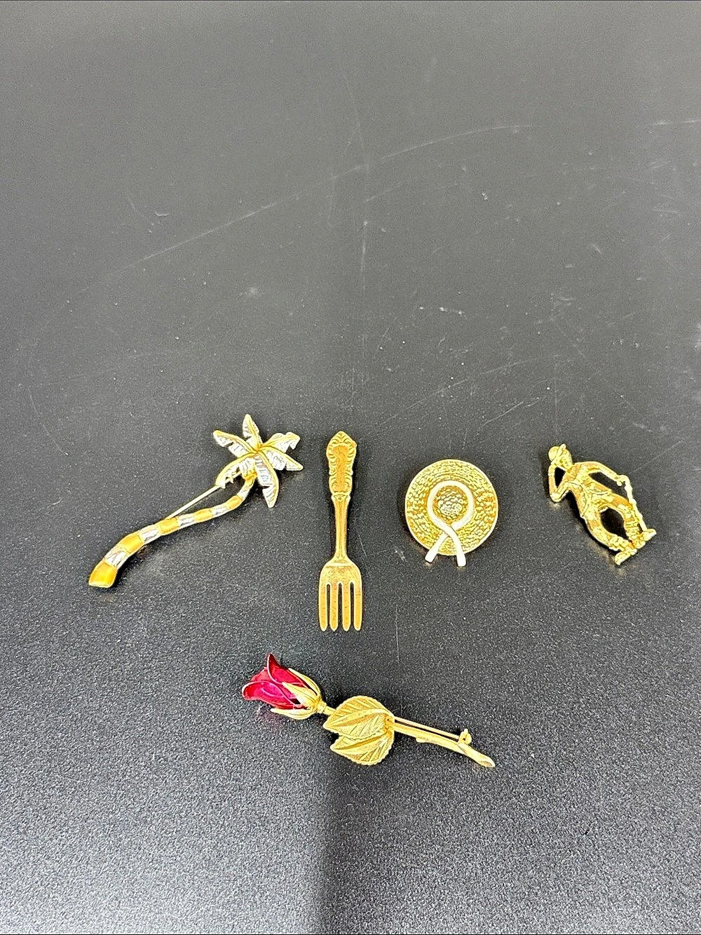 Vintage-Style Brooch Pin Set Gold & Red